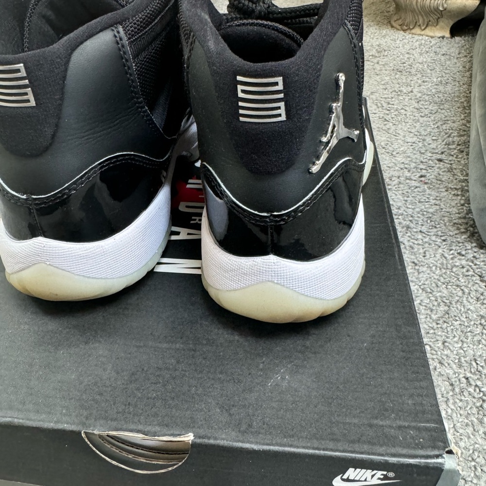 Air Jordan 11 Retro jubilee (GS) - Picture 4 of 5